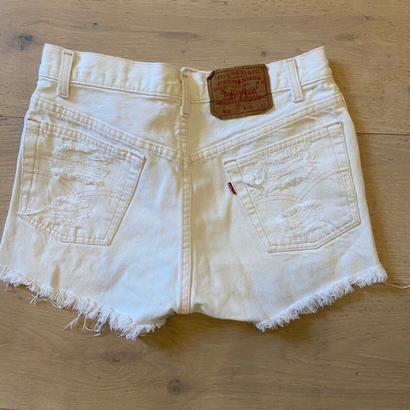 Vintage Levi shorts - Picture 2 of 2